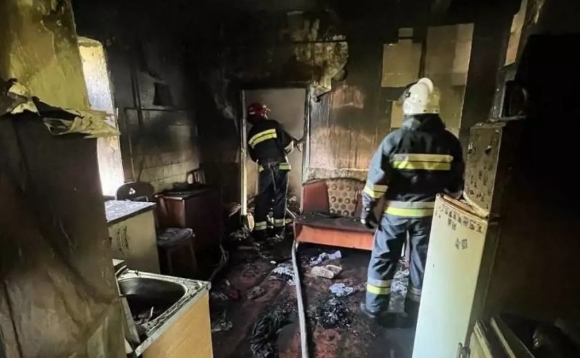 Існувала загроза перекидання вогню на житловий будинок: у Запоріжжі ліквідували загорання літньої кухні