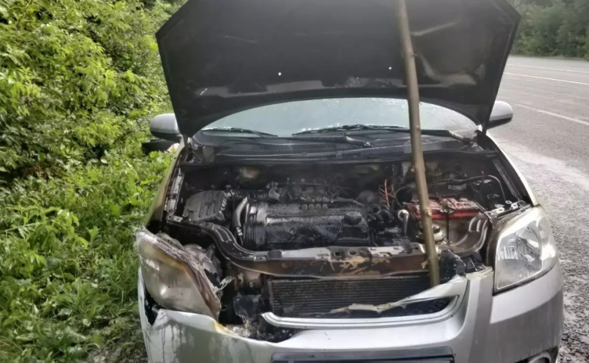У Запоріжжі під час пожежі в автомобілі травмувався водій