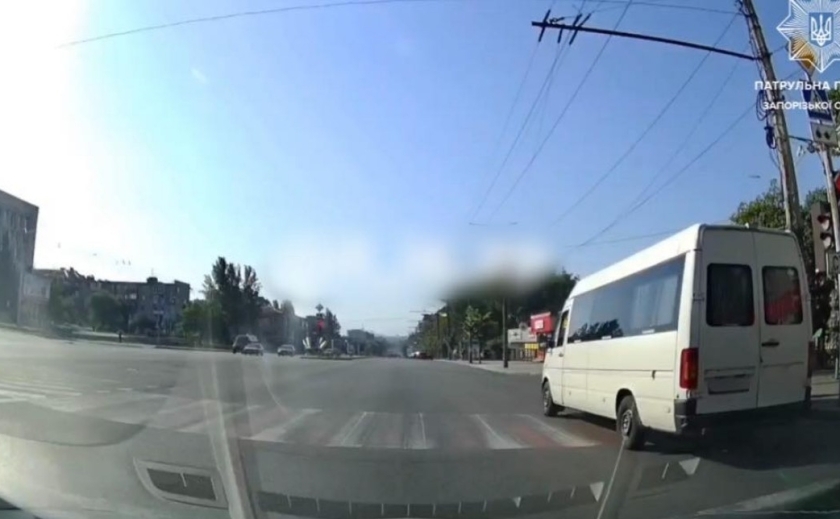 У Запоріжжі водій маршрутки поїхав на червоний: виявити порушника допомогли небайдужі містяни