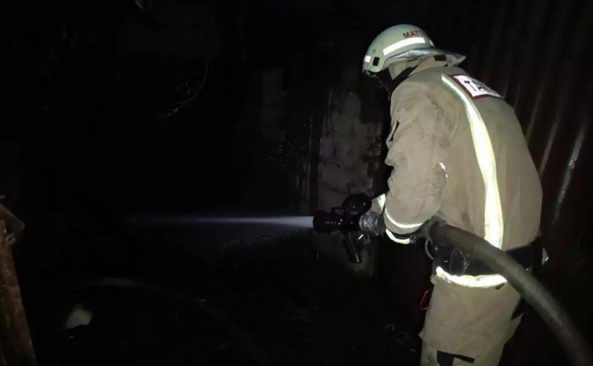 Необережне поводження з вогнем: у Запоріжжі вночі зайнялися гаражі біля приватного будинку Необережне поводження з вогнем: у Запоріжжі вночі зайнялися гаражі біля приватного будинку