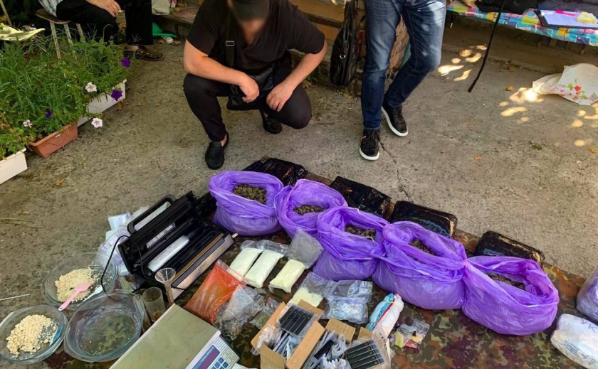 ДБР викрило наркобізнес в Дніпропетровській та Запорізькій областях
