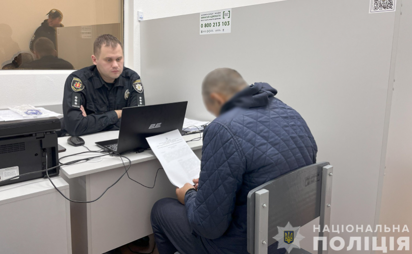 Запорізькі поліцейські затримали зловмисника, який пограбував літню жінку