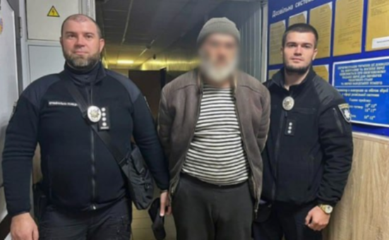 Прийшов додому до знайомого та намагався його вбити: у Запоріжжі затримали 55-річного зловмисника