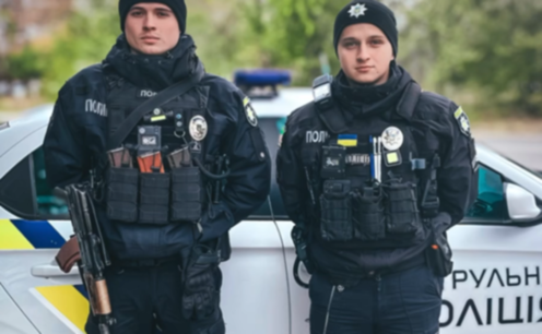 Травмувала співмешканка: у Запоріжжі патрульні надали домедичну допомогу чоловікові та затримали ймовірну нападницю