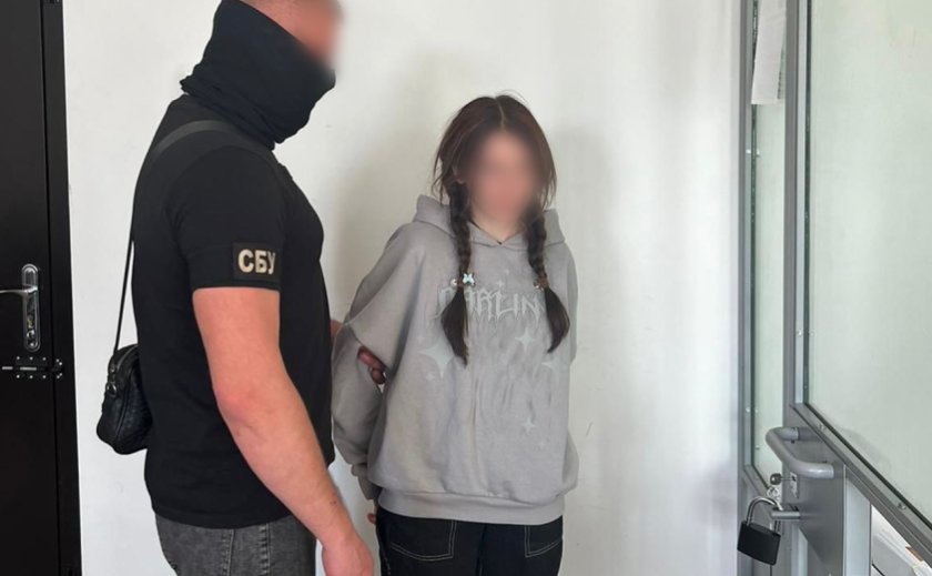 У Запоріжжі 20-річна дівчина палила військові авто на замовлення рф: деталі У Запоріжжі 20-річна дівчина палила військові авто на замовлення рф: деталі