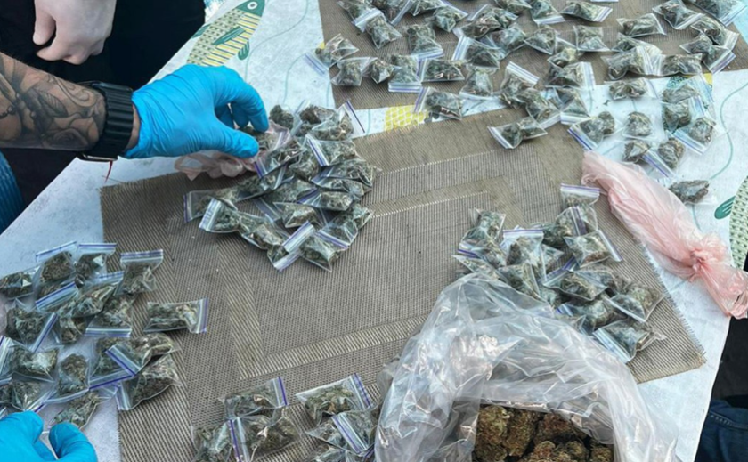 У Запоріжжі судитимуть організовану групу з трьох наркоділків: обвинувальний акт скеровано до суду