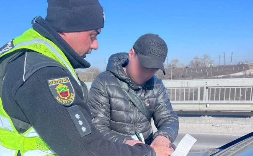 У Запоріжжі патрульні притягнули до відповідальності водія, який рухався зустрічною смугою Вантового мосту