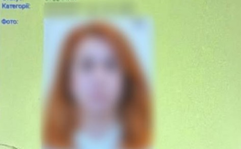 Патрульні Запоріжжя виявили у керманича посвідчення водія з ознаками підробки Патрульні Запоріжжя виявили у керманича посвідчення водія з ознаками підробки