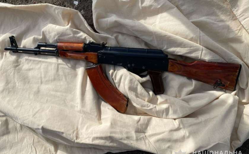 Збут і зберігання вогнепальної зброї та боєприпасів: правоохоронці Запоріжжя затримали трьох громадян Збут і зберігання вогнепальної зброї та боєприпасів: правоохоронці Запоріжжя затримали трьох громадян