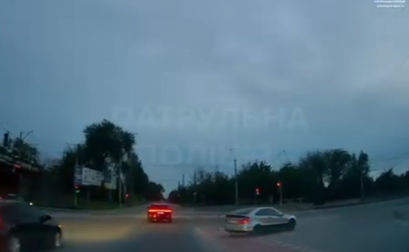 Вчинив ДТП та залишив місце події: у Запоріжжі неповнолітнього порушника наздогнали та склали на нього низку адміністративних матеріалів Вчинив ДТП та залишив місце події: у Запоріжжі неповнолітнього порушника наздогнали та склали на нього низку адміністративних матеріалів