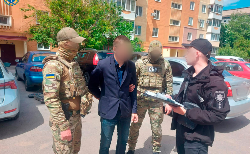 Виготовляв фіктивні документи для втікачів: у Запоріжжі студент організував схему ухилення від мобілізації Виготовляв фіктивні документи для втікачів: у Запоріжжі студент організував схему ухилення від мобілізації