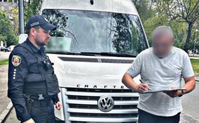 Паління в маршрутці: у Запоріжжі інспектори розшукали та притягнули до адміністративної відповідальності водія