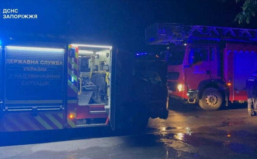 У Запоріжжі рятувальники винесли з палаючої квартири 58-річного власника помешкання
