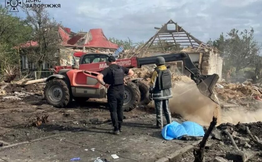Внаслідок ворожого обстрілу Запорізького району загинула одна людина ще одна травмована