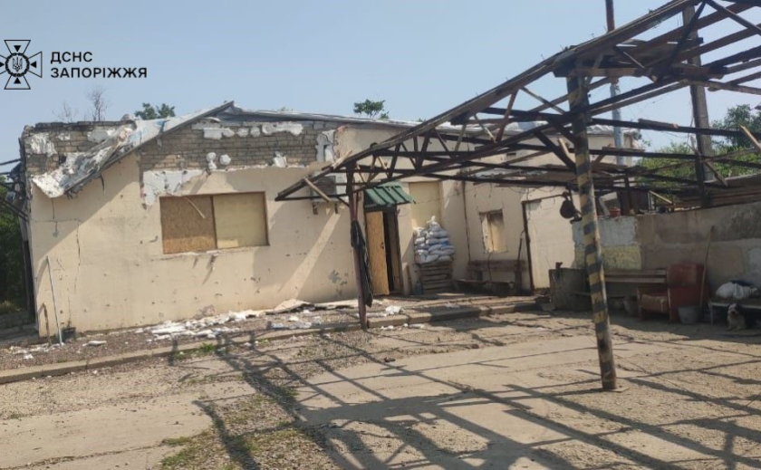 Росія знову вдарила по запорізьким рятувальникам: четверо співробітників травмовані Росія знову вдарила по запорізьким рятувальникам: четверо співробітників травмовані