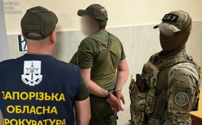 Передавав наркотики засудженим за винагороду: працівнику виправної установи на Запоріжжі повідомлено про підозру