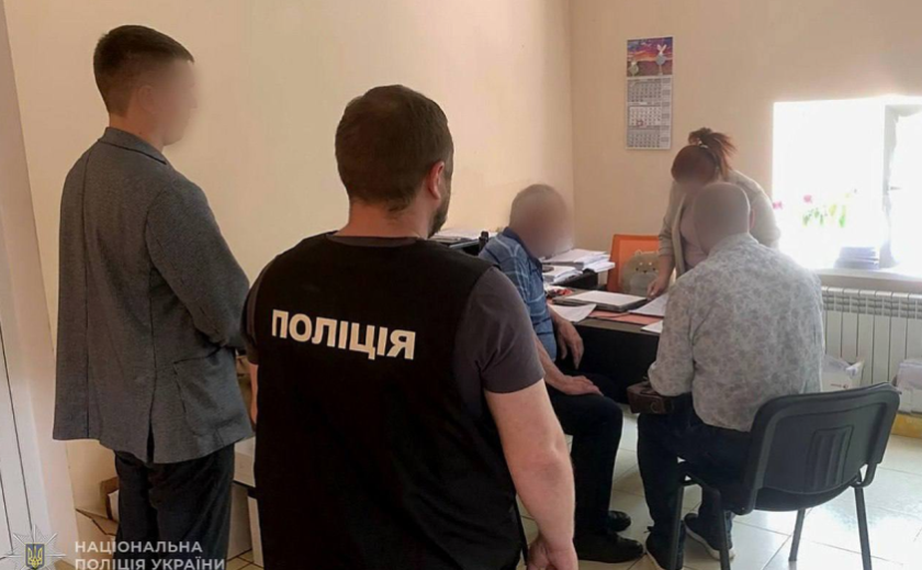 Переплатили за дрова майже 1,4 мільйони гривень бюджетних коштів: на Запоріжжі поліцейські викрили організовану групу службовців