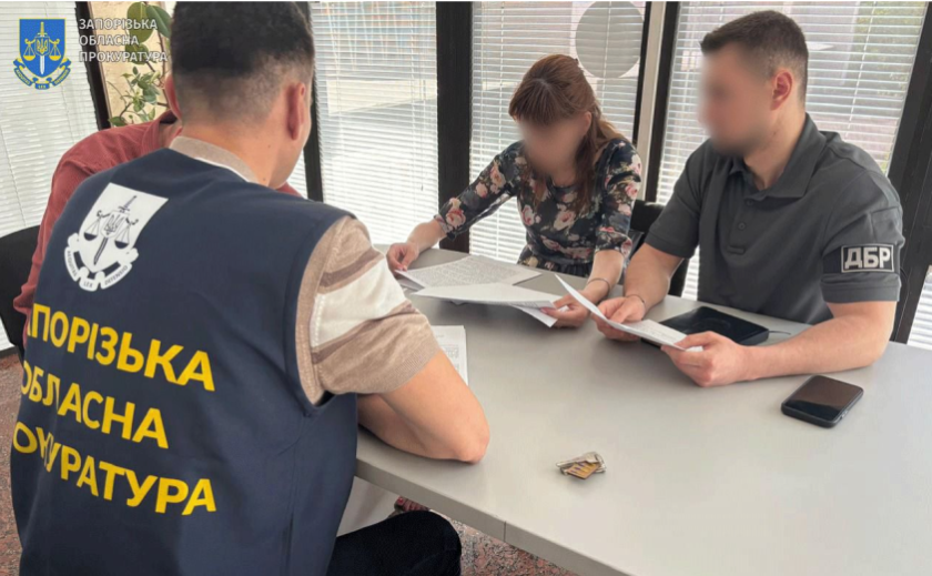 У Запоріжжі адвокатка та правоохоронець намагались заволодіти квартирами померлих на понад 3,6 млн гривень