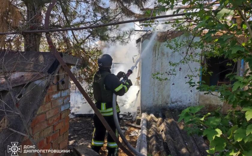 Нікопольські вогнеборці ліквідували пожежу, що виникла внаслідок удару дроном