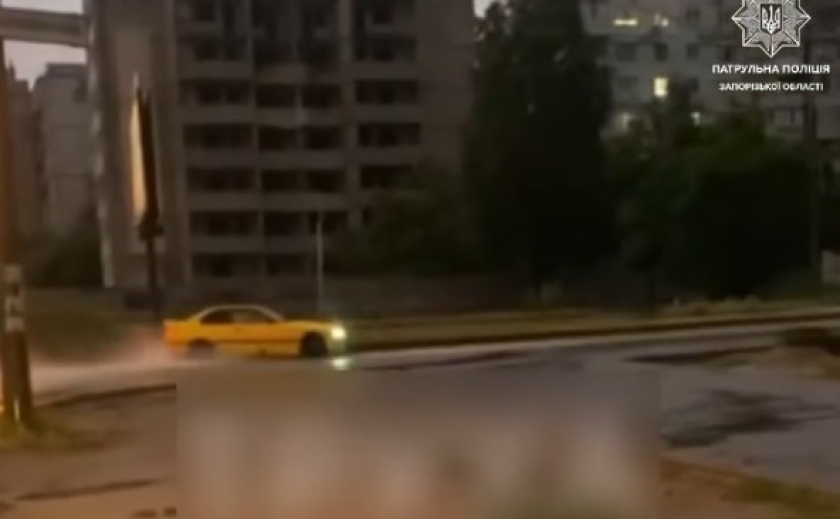 У Запоріжжі патрульні розшукали та притягнули до відповідальності водія за порушення правил дорожнього руху У Запоріжжі патрульні розшукали та притягнули до відповідальності водія за порушення правил дорожнього руху