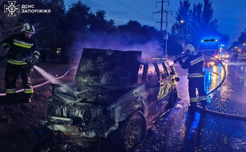 У Запоріжжі горіли два автомобілі