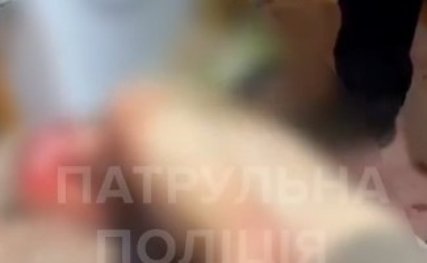 У Запоріжжі патрульні надали допомогу чоловікові, який постраждав унаслідок вибуху гранати