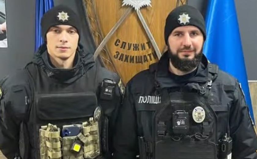 У Запоріжжі патрульні надали домедичну допомогу чоловікові, який травмував голову