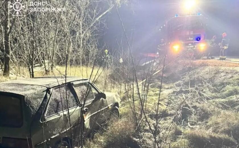 У неділю, 14 грудня, рятувальники надавали допомогу водіям на автошляхах Запорізької області через погодні умови