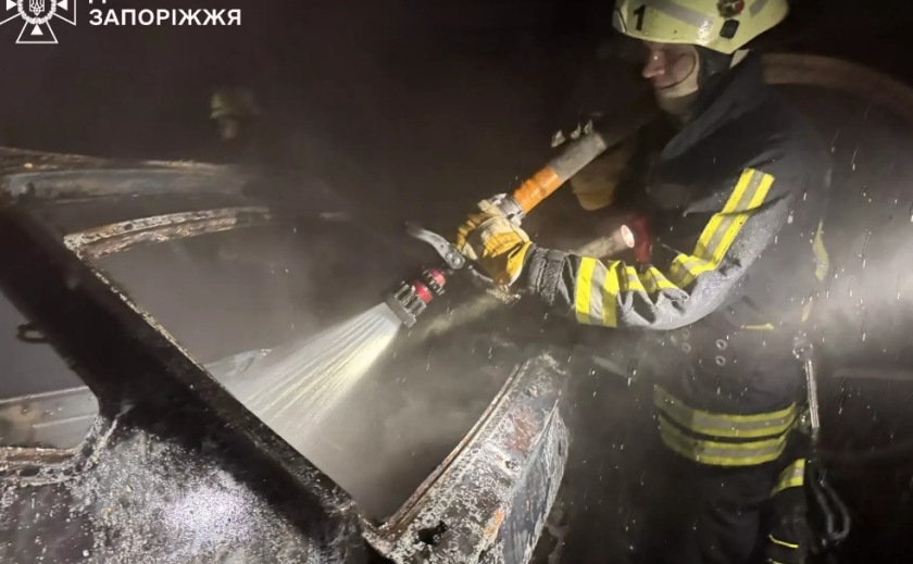 У Запоріжжі загорівся ВАЗ: рятувальники ліквідували пожежу
