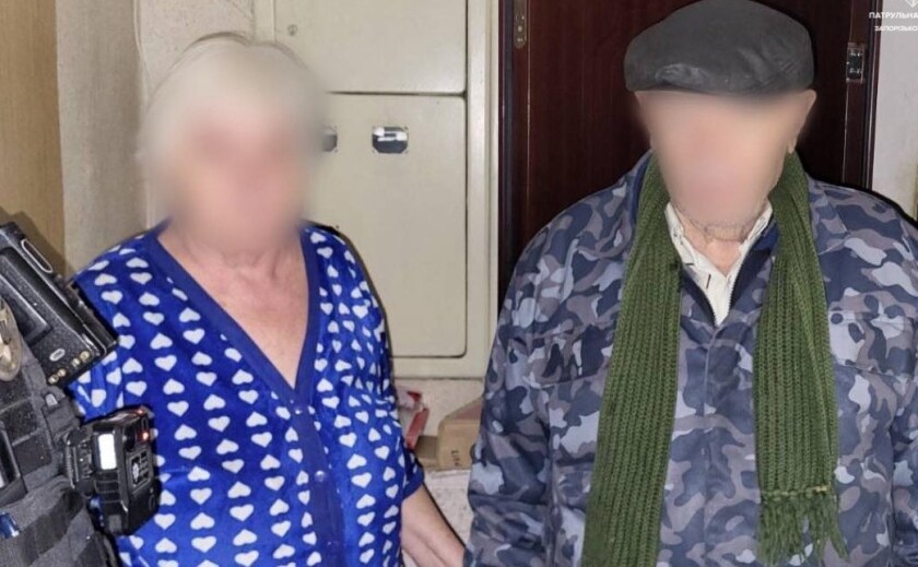 У Запоріжжі патрульні допомогли розшукати дезорієнтованого чоловіка та повернути загублені ним речі