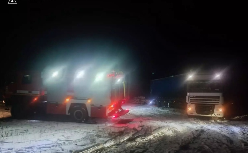 Надзвичайники Запоріжжя 5 разів надавали допомогу водіям через негоду