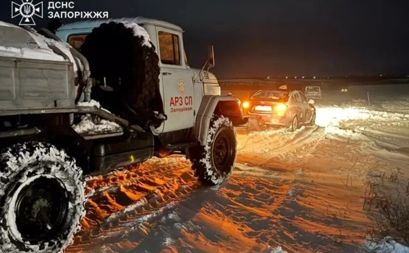 Надзвичайники 7 разів надавали допомогу водіям через негоду у Запоріжжі