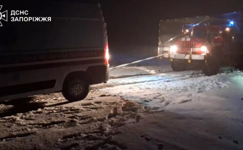У Запоріжжі надзвичайники надали допомогу автомобілю швидкої медичної допомоги через негоду