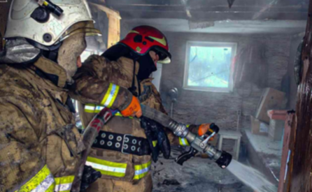 На пожежі у Запорізькому районі вогнеборці врятували 51-річну жінку