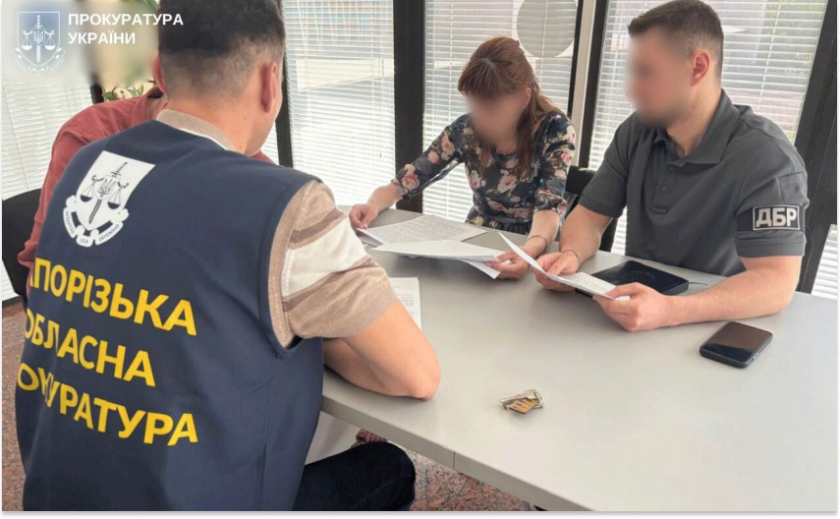 Налагодили схему заволодіння квартирами померлих: у Запоріжжі за шахрайство судитимуть адвокатку та правоохоронця