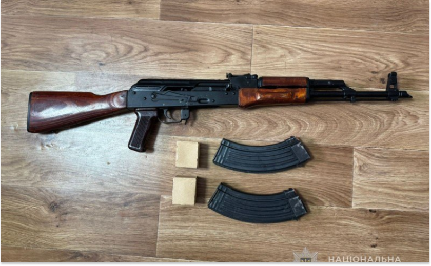 У Запоріжжі затримали чоловіка за незаконний продаж зброї та боєприпасів