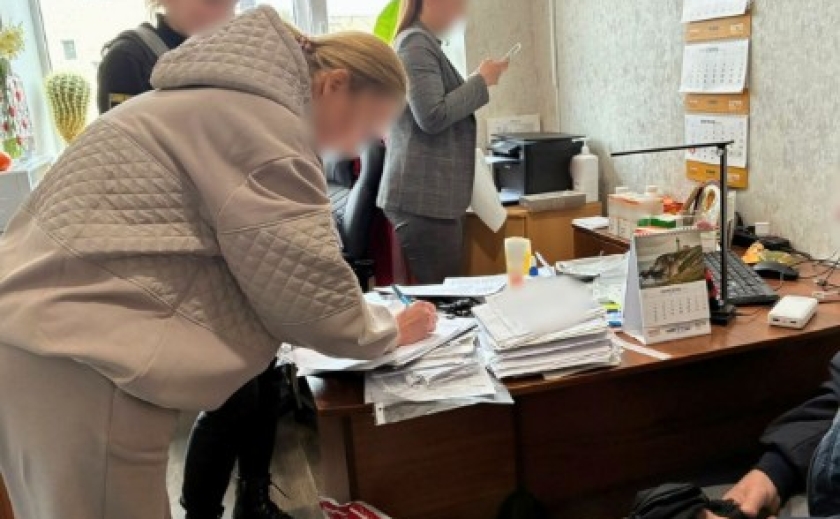 Реалізовували незареєстровані ліки для онкохворих: у Запоріжжі викрито завідувачку відділення лікарні та менеджера аптеки