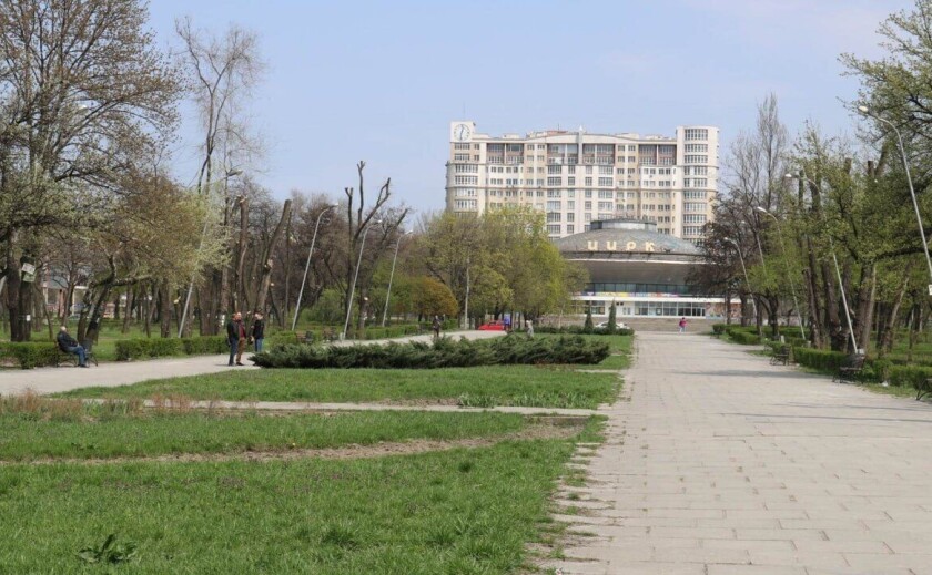 У Запоріжжі оскаржують дозвіл на поділ парку загиблого Героя Дениса Тарасова між громадою та депутатом забороненої ОПЗЖ