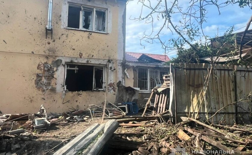 У Запоріжжі усувають наслідки російського обстрілу: пошкоджено 11 будинків