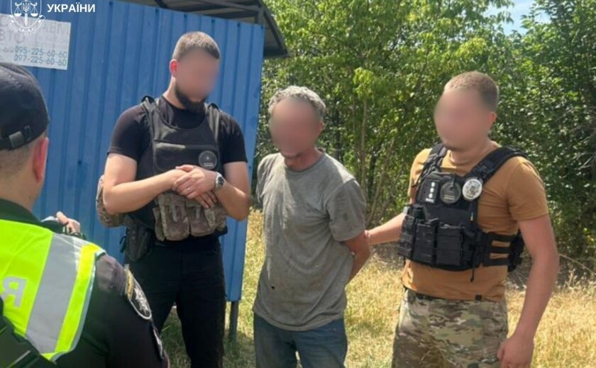 На Запоріжжі затримали чоловіка, який продавав зброю та боєприпаси