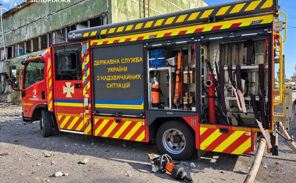 В Запорожье четыре человека пострадали на пожарах, возникших в результате вражеских атак