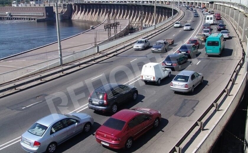 Внимание! В Запорожье ограничивается движение через плотину ДнепроГЭС