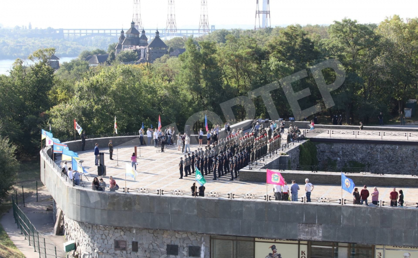 Запорожцы на Хортице отпраздновали День Государственного флага